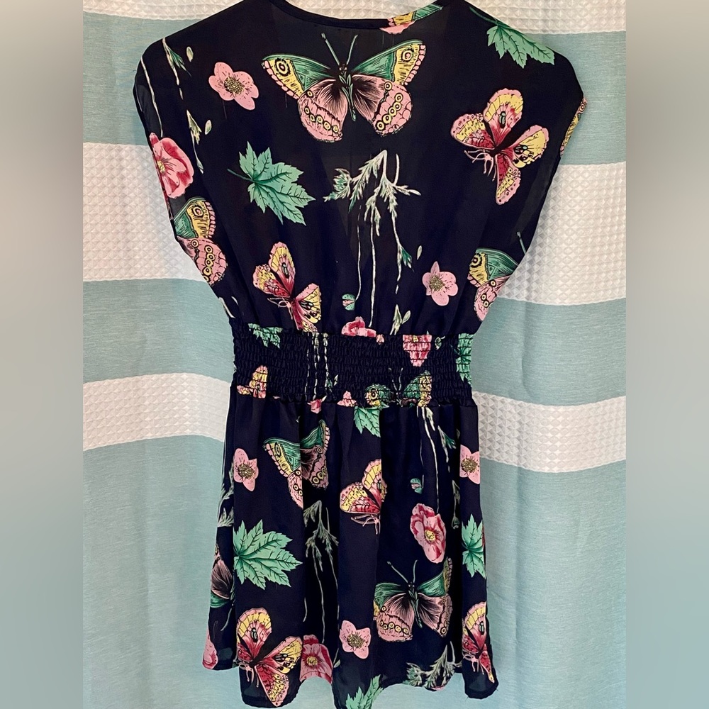 Francesca’s Silk smocked botanical butterfly top - Picture 2 of 6